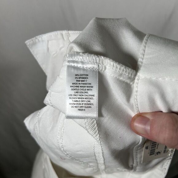 New St John's Bay Capri Womens 18P Petite White Mid Rise Button Zip Cotton Blend - Picture 9 of 9